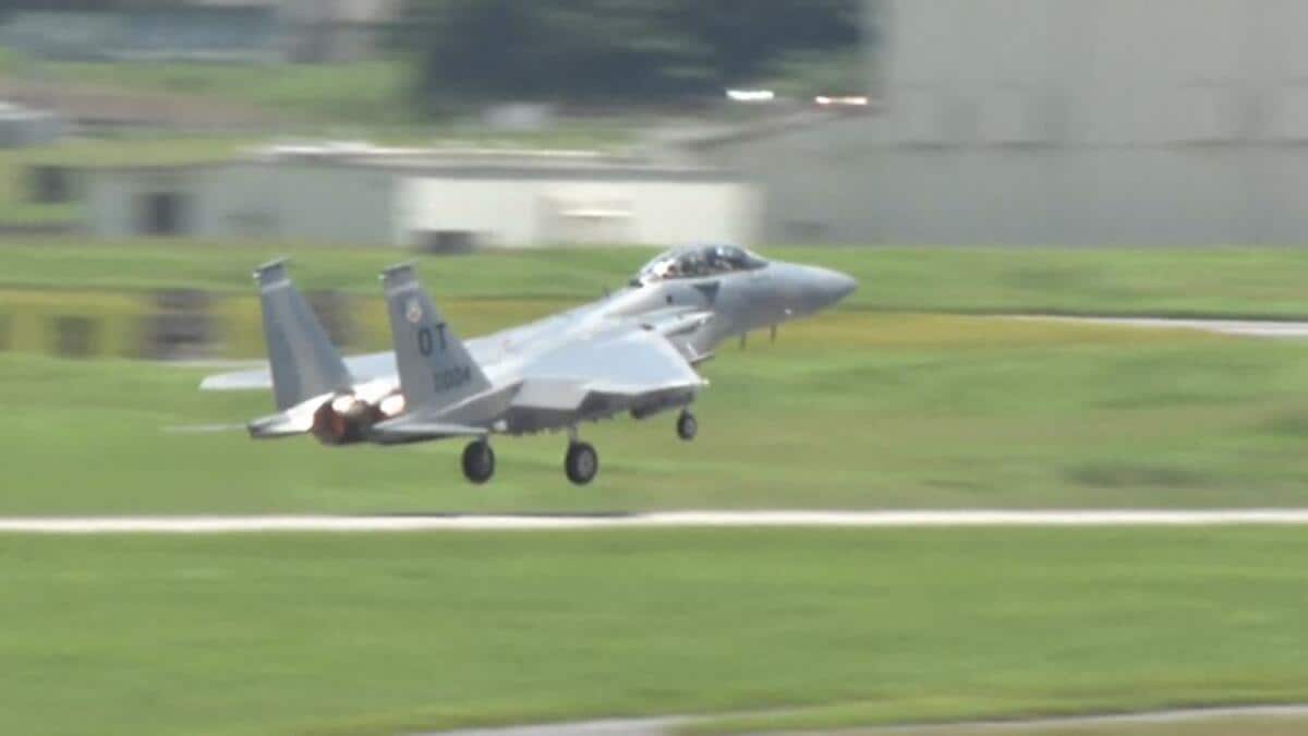 最新鋭戦闘機F-15EXが飛来 2027年嘉手納基地に配備予定 | TBS NEWS DIG