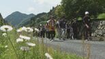 明治維新の原動力となった歴史の道を歩いて研修 新採用の県職員が歴史の道萩往還を歩く 山口|TBS NEWS DIG