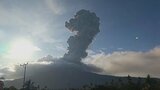 インドネシアの火山でまた大規模噴火 噴煙の高さ約2500メートルに　東部フローレス島 レウォトビ・ラキラキ山|TBS NEWS DIG