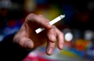 インドたばこ最大手のITCが大幅下落、政府の増税発表を嫌気| TBS CROSS DIG with Bloomberg