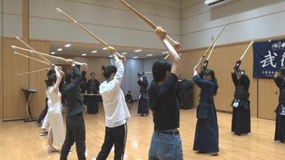 中国で根強い人気「剣道」体験イベント　約90人が参加　面打ちや竹刀の使い方学ぶ　日中関係冷え込むなかでも800人が応募| TBS CROSS DIG with Bloomberg