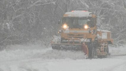先週の夏日から一転、大山で積雪40センチ 「朝から雪かきに追われてい