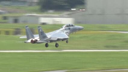 最新鋭戦闘機F-15EXが飛来 2027年嘉手納基地に配備予定 | 沖縄の