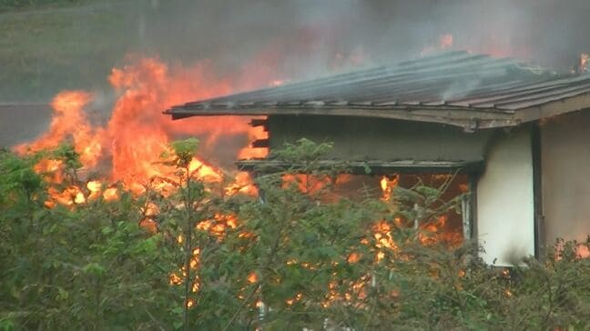 飯田市で朝火事　木造2階建ての住宅が全焼　焼け跡から1人の遺体　住人の80代女性と連絡つかず　長野|TBS NEWS DIG