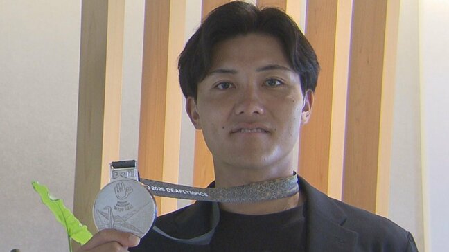 出社は銀メダルと共に デフサッカー中尾選手が職場に結果報告「仕事と両立がモットー」「世界2位のままでは終われない」|TBS NEWS DIG