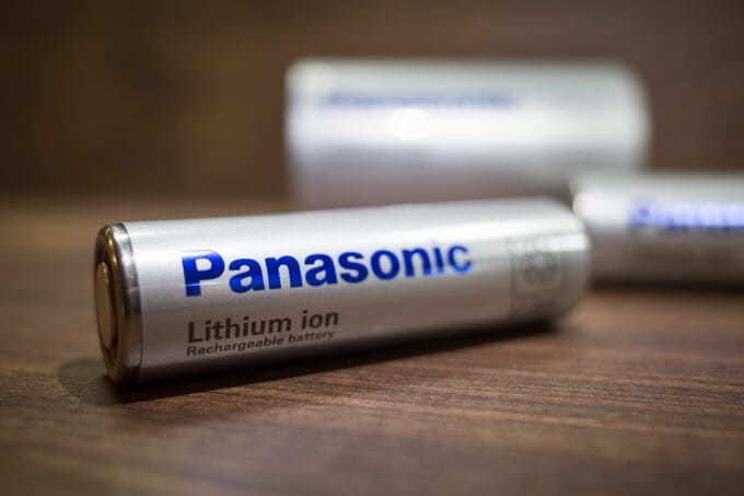 パナソニック、26年度に全固体電池を出荷－ロボ向けなど採用狙う