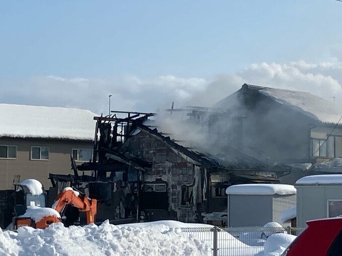 鉄道の沿線で住宅火災　運転見合わせで通勤通学に影響　“大雪”と合わせて混乱　富山県高岡市　あいの風とやま鉄道　|　富山のニュース｜天気・防災｜チューリップテレビ