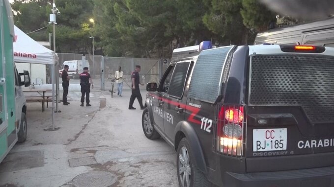 イタリア南部ランペドゥーサ島沖で移民を乗せた船が転覆　少なくとも27人死亡|TBS NEWS DIG