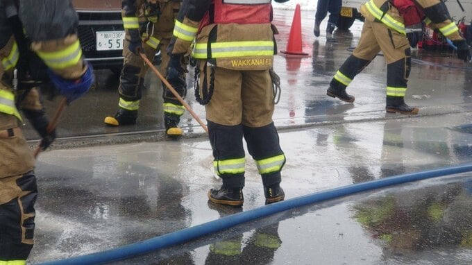 セルフスタンドで高齢女性が給油ノズルを差し込んだまま発進、破損したホースからガソリン約50リットル流出　周辺への影響なし　北海道稚内市　|　北海道のニュース｜HBC北海道放送