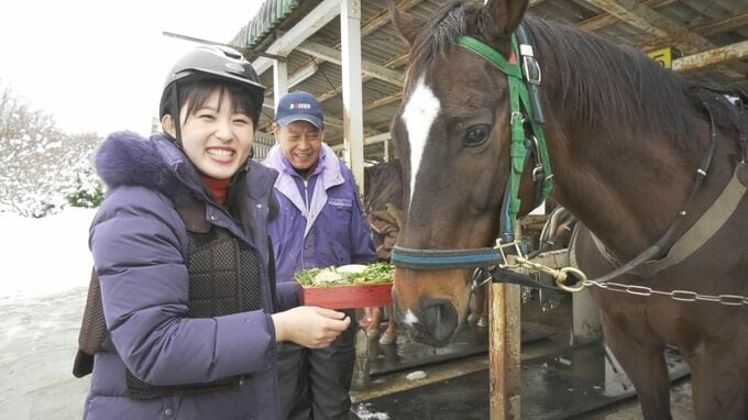 最大震度5強の地震発生時も、馬同士が互いの様子を気遣うような姿も見られた…引退した競走馬と触れ合える「大山乗馬センター」で話題　午年「馬用おせち」とは？|TBS NEWS DIG
