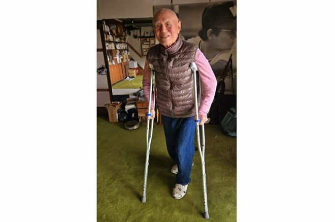 ちばてつやさん（８５）　自転車で転倒　「『いててて・・』トイレにも行けなくなり」　病院へ　松葉杖姿の写真をアップ|TBS NEWS DIG