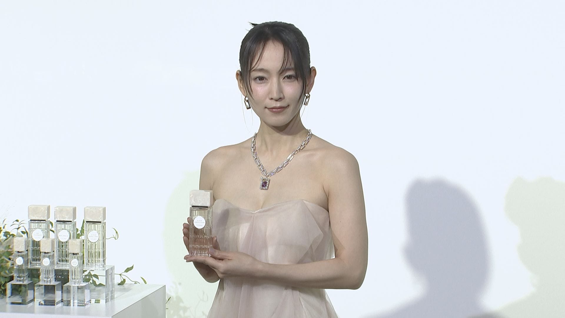 【激レア】吉岡里帆　特大　木製パネル　90㎝×60㎝　女優　壁掛け　ディスプレイ Amazon.co.jp: 吉岡里帆 よしおか りほ 女優 アイドル セクシー 写真