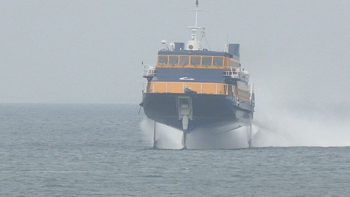 久米島と本島を結ぶジェットフォイル船「つむぎ」　来月1日就航予定を発表も “事業許可” はまだ