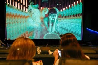 テイラー・スウィフトの新アルバム発売記念映画、週末北米興収トップ| TBS CROSS DIG with Bloomberg