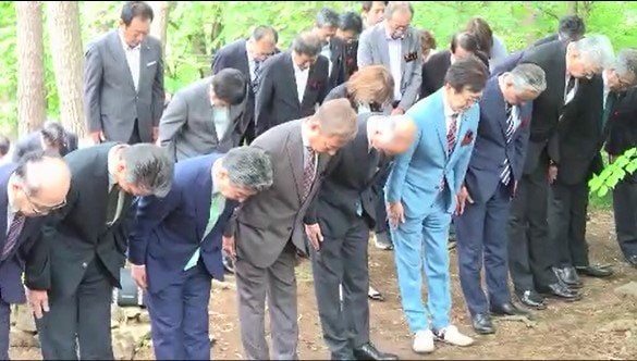 「日本一短い」祭り！そのワケは一礼して「わずか20秒ほどで終了！」明治天皇が長野・塩尻峠を訪れたことを記念…地元有志の石碑建立きっかけに始まり100年以上続く「思い込めて深く一礼」|TBS NEWS DIG