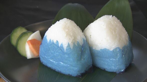 「美味しくいただいて富士山体験をしていただけたら」　おにぎりで富士山を再現　真っ青な海藻シート　山梨|TBS NEWS DIG