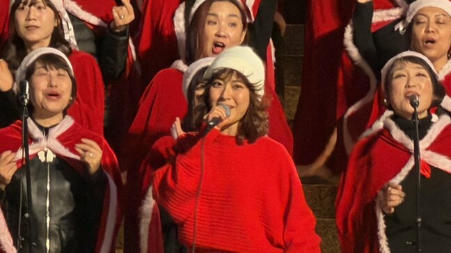 【 瀧本美織 】クリスマスはお忍びで丸の内イルミへ 東京駅で「100人合唱」 サプライズ参加|TBS NEWS DIG