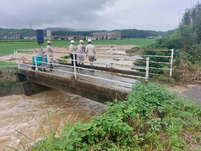 山口・下関で堤防決壊　川の水が周辺の農地に流れ出す（員光川）|TBS NEWS DIG