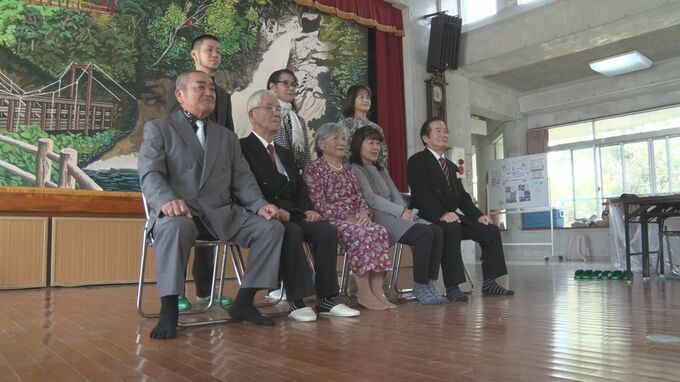 大雨被害の続く沖縄県の比地区　元日に年男・年女が集まって記念撮影　区民に笑顔と笑い声があふれる　|　沖縄のニュース｜RBC 琉球放送