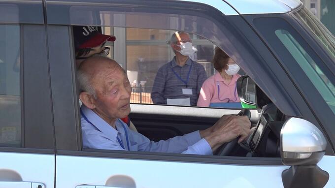 「すごく進歩してて驚いた」高齢者ドライバーが最新の衝突回避支援システムの効果を体感　安全運転を心がける大切さを再確認　|　青森のニュース│ATV NEWS│青森テレビ