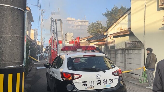 富山市館出町で火災　２階建て建物の１階部分から炎　かつて学習塾だった建物か　　|　富山のニュース｜天気・防災｜チューリップテレビ