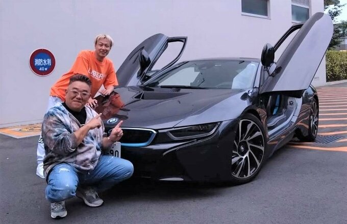 【 サンド・ 伊達みきお 】　「ＢＭＷのスーパーカー！！スターが乗る車ですな！」　約2000万円　お見送り芸人しんいちの愛車に驚き|TBS NEWS DIG