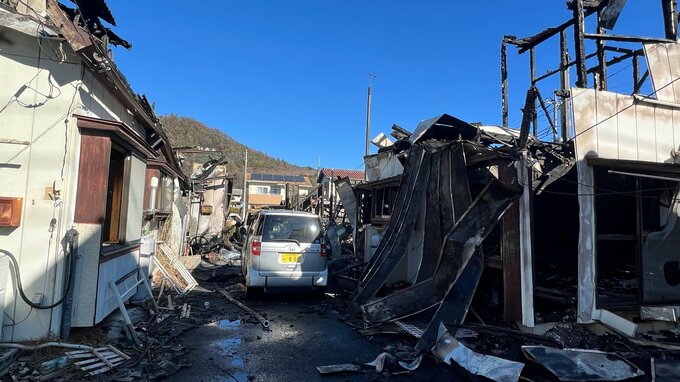 栃木・足利市で住宅火災　焼け跡から2人の遺体　1人けが|TBS NEWS DIG