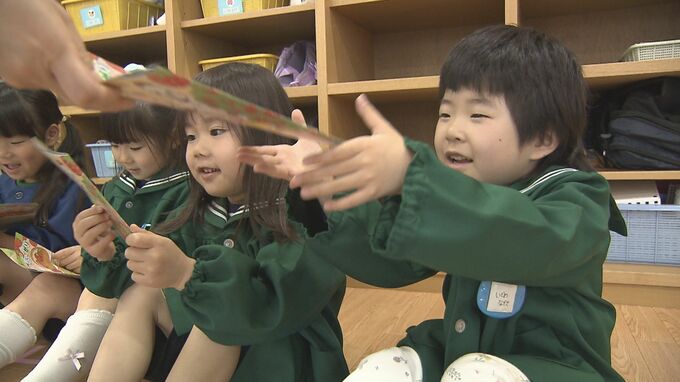 「車とか気をつける」園児に交通安全絵本を贈呈　大分　|　大分のニュース｜OBS NEWS｜大分放送