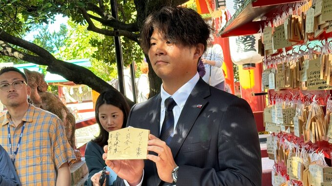 【ヤクルト】新選手会長・清水昇「5年連続50試合は目標というか絶対」キャンプイン控え波上宮参拝|TBS NEWS DIG