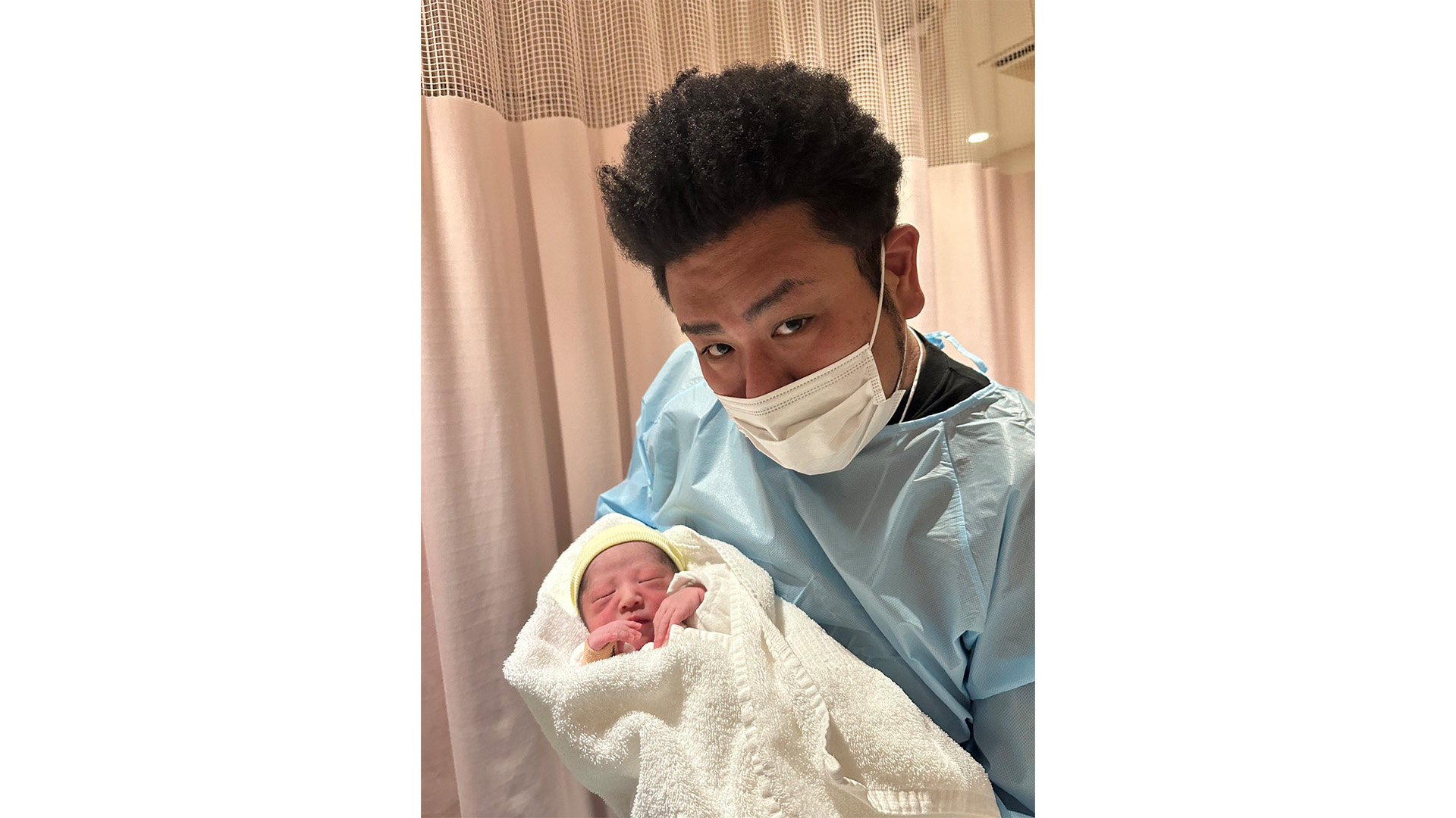 鬼越トマホーク・金ちゃん 第2子男児誕生を報告 赤ちゃんの写真添え