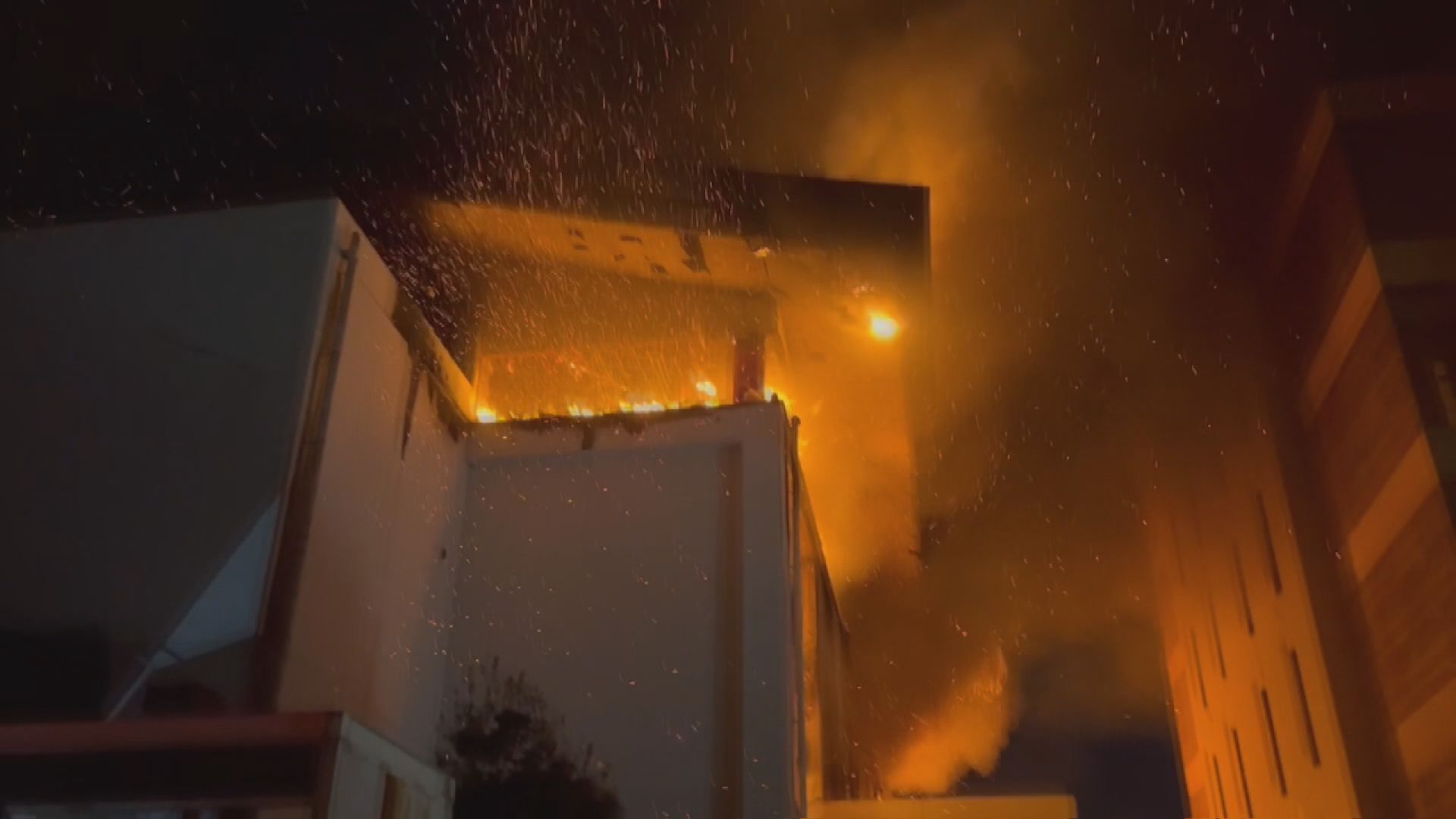 「煙もやばかった」名城大附属高校の体育館全焼　なぜ火が…原因究明へ学校は臨時休校