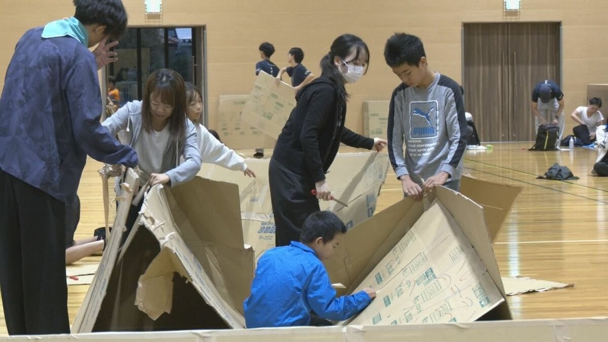 親子で“避難生活を疑似体験” 災害時に役立つ知識を1泊2日で学ぶ 自然災害から身を守るクイズも 愛知・みよし市