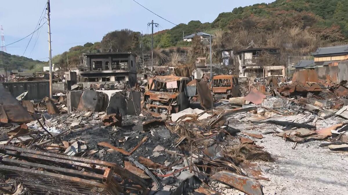 衝撃的な光景が広がる港町…焼け焦げた住宅の数々 人々の暮らしが消えた