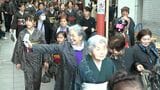 「すごく素敵」200人が大島紬姿で街を歩く 奄美市で「紬の日」 | 鹿児島のニュース|MBC NEWS|南日本放送