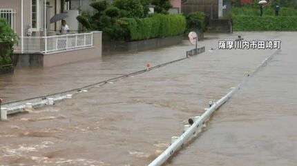 線状降水帯ドキュメント 住宅街が浸水…住人がボートで救助される 生後3