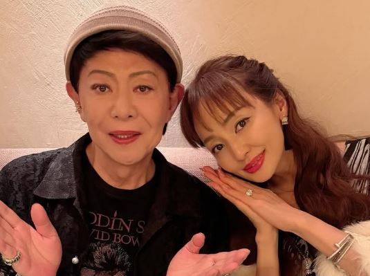 【 神田うの 】　親友・美川憲一の誕生日に「VUITTONのバッグ」プレゼント　独身時代は「毎年バーキンをプレゼント」も…「流石に今は無理〜www」|TBS NEWS DIG