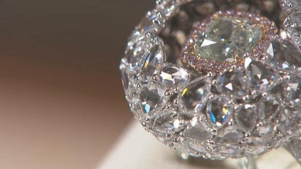1万個に1個⁉色とりどりの「ファンシーカラーダイヤモンド」を間近で…“総額10億円超”の展示会【富山】　|　富山のニュース｜天気・防災｜チューリップテレビ
