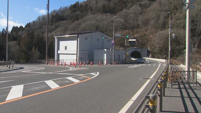 死亡したのは埼玉県の55歳男性と判明 国道19号のトラック横転事故 死因は出血性ショック|TBS NEWS DIG
