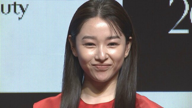 【 桜井日奈子 】　デビュー10年で初の表彰に感無量　トレードマークのストレートロングで　〝ビューティーヘア〟受賞　「俳優業もしっかり皆さんにサプライズできたら」|TBS NEWS DIG