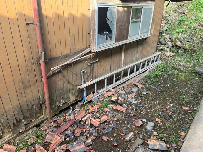 最大震度5弱の地震から一夜 長野県大町市では石垣の損壊や屋根瓦が落下…被害状況の確認進める JRや高速道路は通常通り 最大震度4は2回、震度3は3回観測|TBS NEWS DIG