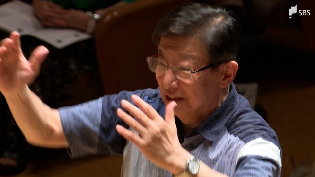 「ふじっぴーも富士山も喜んでいる」川勝平太前知事が合唱団の演奏会に登場 自ら手掛けた曲で指揮者務める=静岡県|TBS NEWS DIG