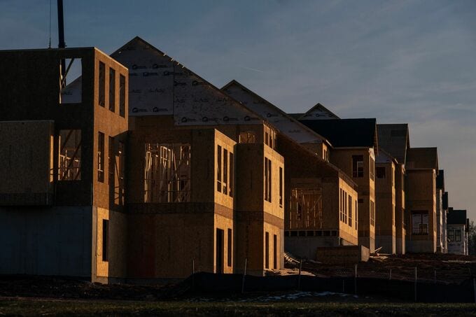 米住宅建設業者の業況感、８月は小幅低下－高金利で購買意欲弱く