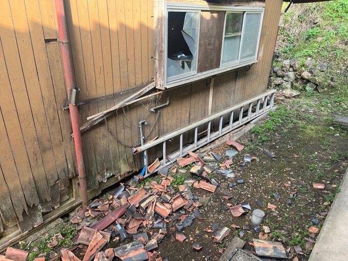 最大震度5弱の地震から一夜　長野県大町市では石垣の損壊や屋根瓦が落下…被害状況の確認進める　JRや高速道路は通常通り　最大震度4は2回、震度3は3回観測|TBS NEWS DIG