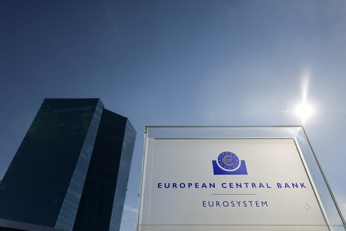 ECB利上げ直後、金融大手は早くも利下げ転換見込む-過去の経験念頭に