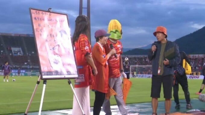 サッカー応援で高齢者の心と体が元気に！シニアサポーターとして試合観戦、選手を後押し|TBS NEWS DIG
