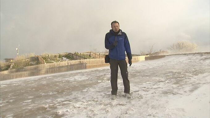 「盛岡より寒いですね、きょうは」雪と砂が吹きつける鳥取砂丘…岩手からの観光客もびっくりの寒さ　|　BSSニュース | BSS山陰放送