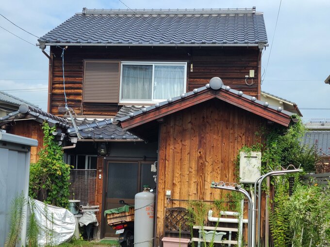 父親とみられる遺体を放置の疑いで逮捕の男 「葬儀代などお金のことを考え放置」通報の民生委員は「大量のハエが家の内外に」山口県岩国市|TBS NEWS DIG