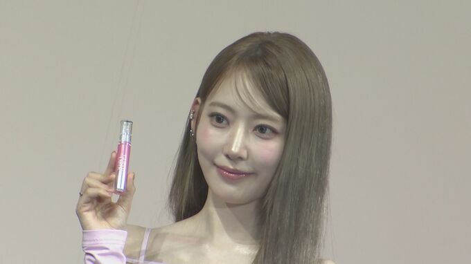 【LE SSERAFIM・SAKURA】肩出しトップス&超ミニスカで魅了 韓国で流行中“うさぎの舌リップ“のおすすめ|TBS NEWS DIG