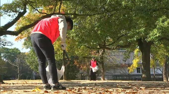 丸亀城でごみ拾い　香川県遊技業協同組合が社会貢献活動の一環　100人が参加|TBS NEWS DIG