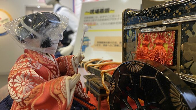 ひな人形は「警察官」 闇バイトの捜査や鑑識作業も…「福よせ雛」85体を愛知県警本部に展示中 “個性あふれる姿”が人気|TBS NEWS DIG